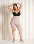 Load image into Gallery viewer, Emana Body Braless Medium Shorts