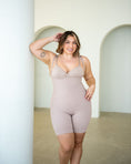 Load image into Gallery viewer, Emana Body Braless Medium Shorts
