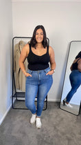 Load image into Gallery viewer, Control Figure Shaping Tank Top